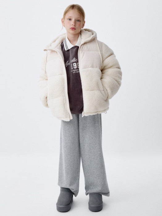 комбинированная дутая куртка для девочек от бренда sela вид слева