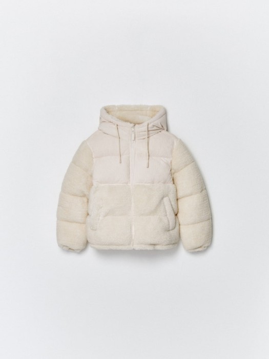 комбинированная дутая куртка для девочек из россии вид сбоку