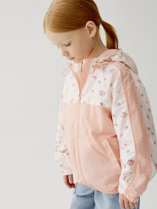 комбинированная ветровка с капюшоном для девочек 4610517575227 фотография