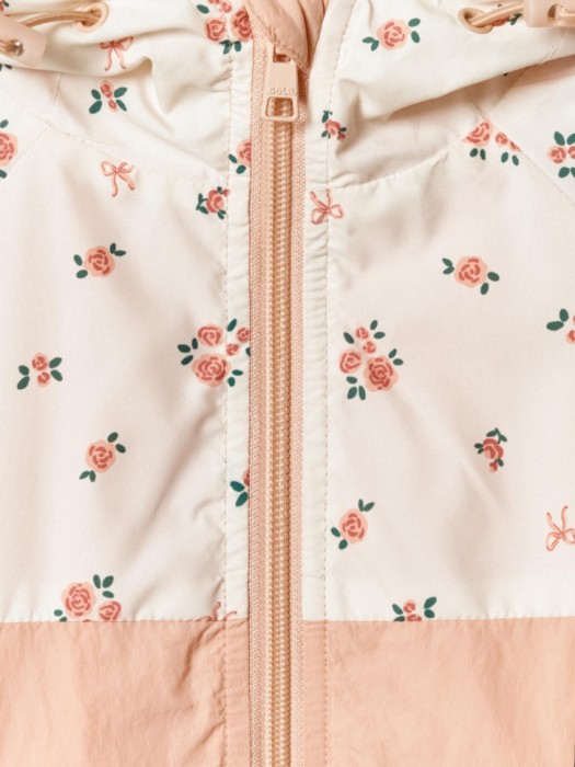 комбинированная ветровка с капюшоном для девочек из россии вид сбоку