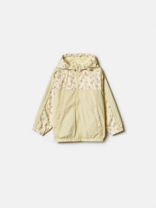 комбинированная ветровка с капюшоном для девочек по цене 2499 руб вид справа