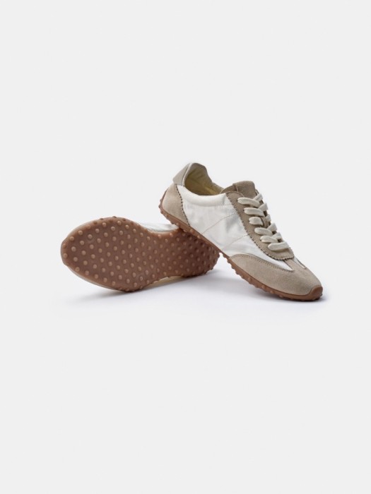 комбинированные кеды из натуральной замши, кожи и текстиля универсального стиля с лицевой стороны