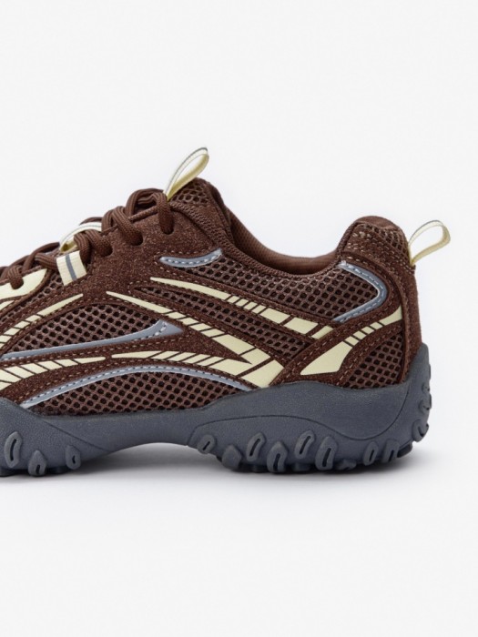 комбинированные кроссовки для девочек по цене 4599 руб вид справа