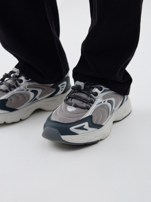 комбинированные кроссовки для мальчиков от бренда sela вид слева