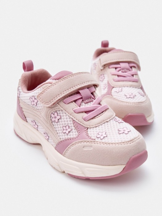 комбинированные кроссовки с декором для девочек от бренда sela вид слева
