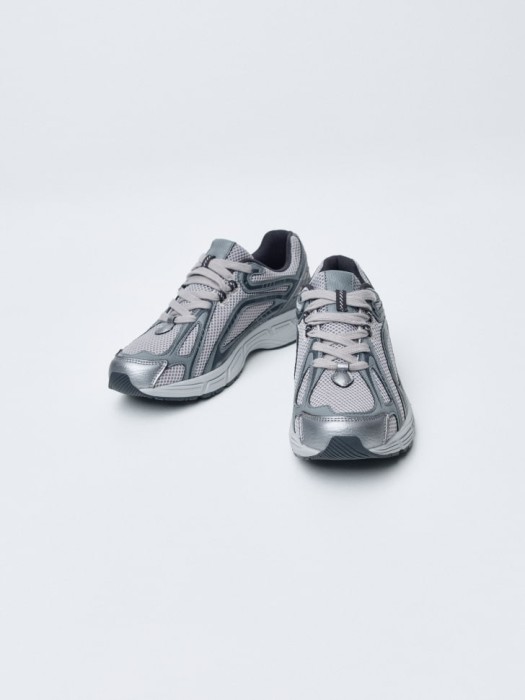 комбинированные кроссовки по цене 2699 руб вид справа