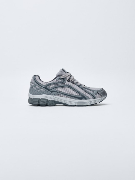 комбинированные кроссовки из россии вид сбоку