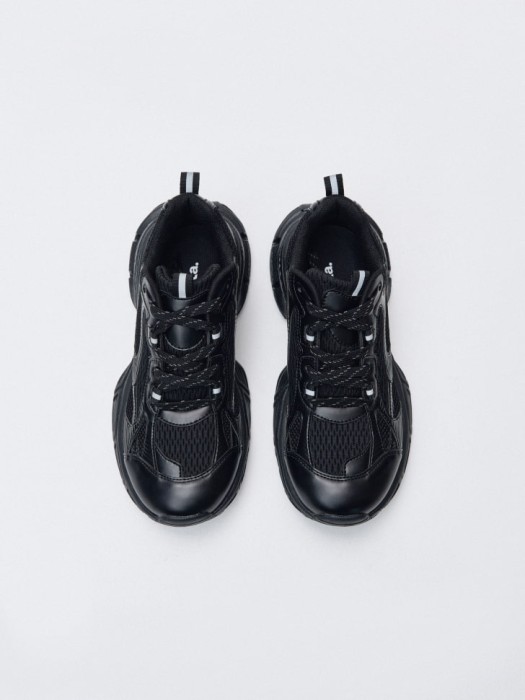 комбинированные кроссовки от бренда sela вид слева