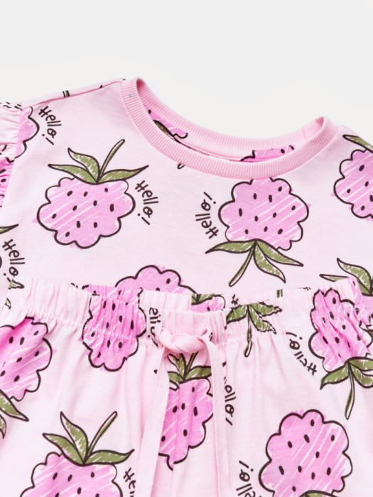 комплект из футболки и шорт для девочек из россии вид сбоку