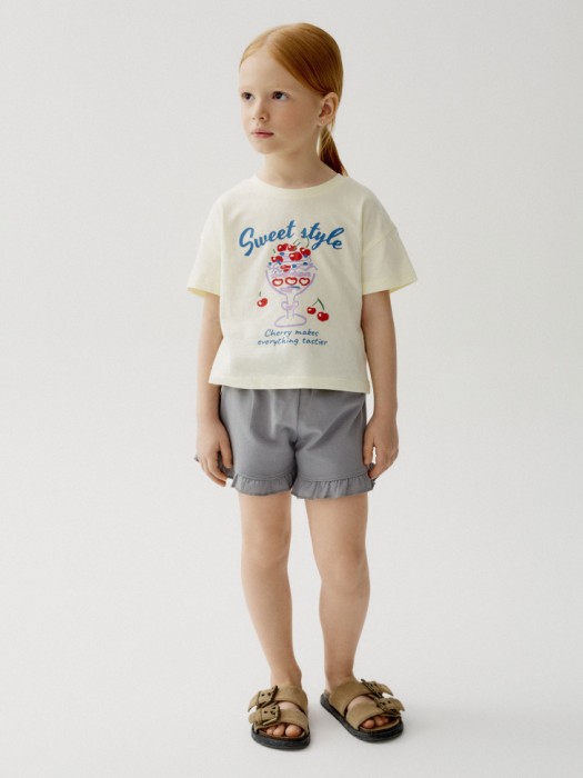 комплект из футболки и шорт для девочек от бренда sela вид слева