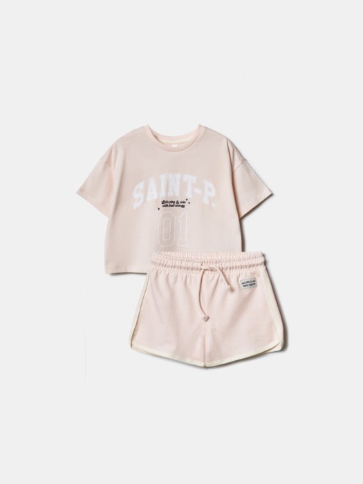 комплект из футболки и шорт для девочек от бренда sela вид слева