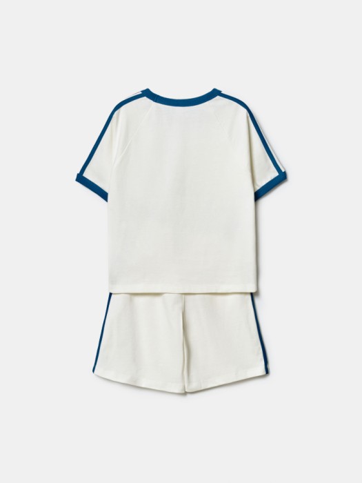 комплект из футболки и шорт для мальчиков из россии вид сбоку