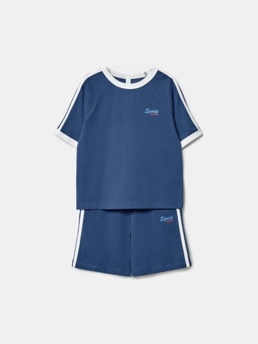 комплект из футболки и шорт для мальчиков из россии вид сбоку