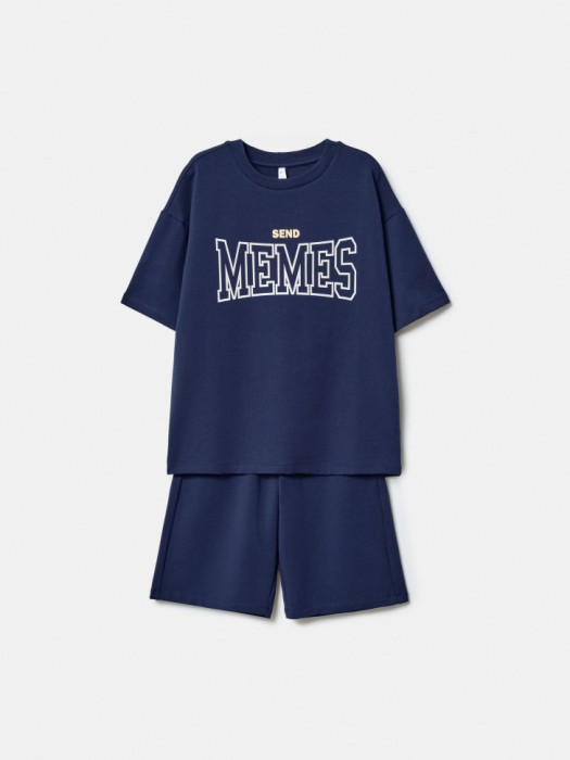 комплект из футболки и шорт для мальчиков из россии вид сбоку