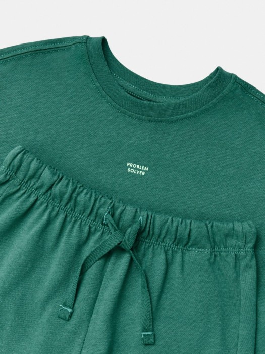 комплект из футболки и шорт для мальчиков по цене 1299 руб вид справа