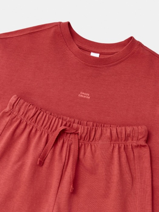 комплект из футболки и шорт для мальчиков от бренда sela вид слева