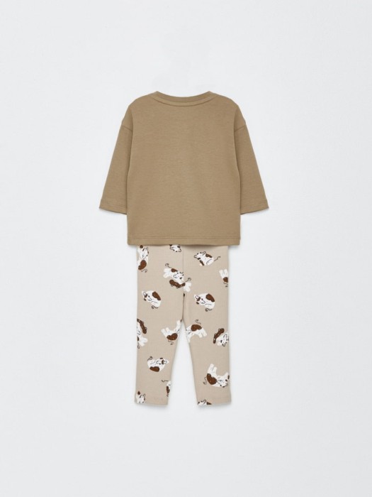 комплект из лонгслива и брюк для малышей из россии вид сбоку