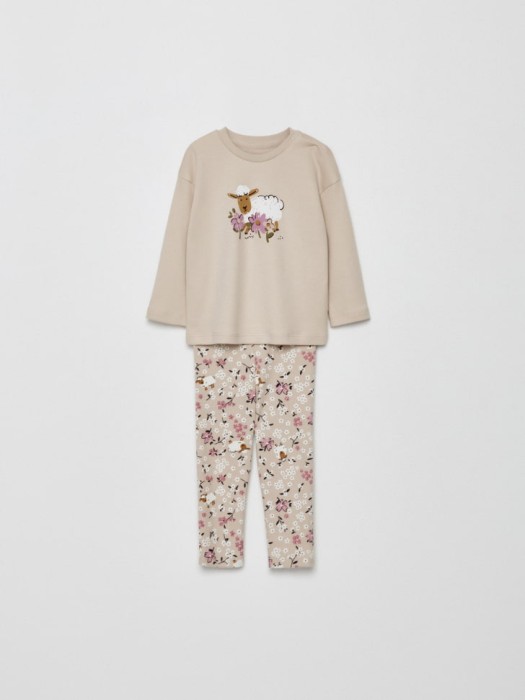 комплект из лонгслива и леггинсов для малышей от бренда sela вид слева