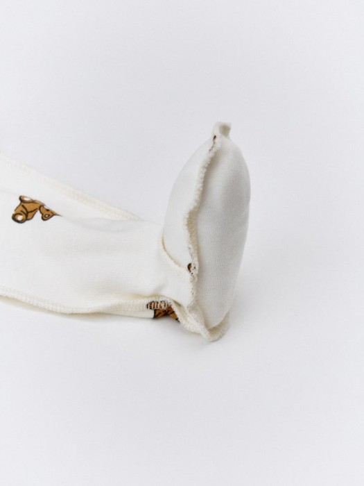 комплект из шапки, боди и ползунков для малышей универсального стиля с лицевой стороны