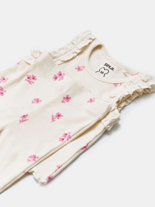 комплект из топа и брюк для малышей от бренда sela вид слева