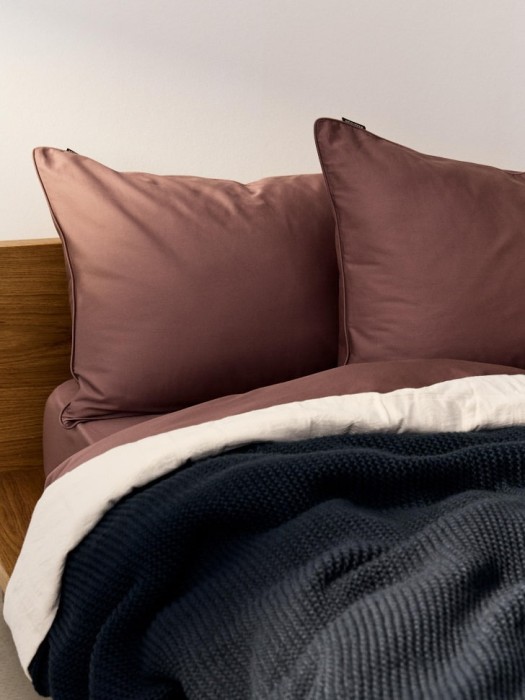 комплект постельного белья из сатина без простыни 1,5 спальный 140х200 см из хлопка спереди