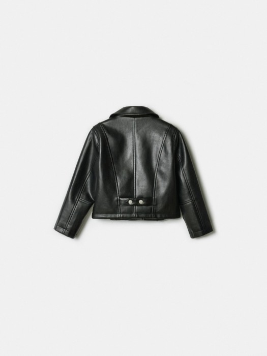 короткая куртка-косуха для девочек из россии вид сбоку