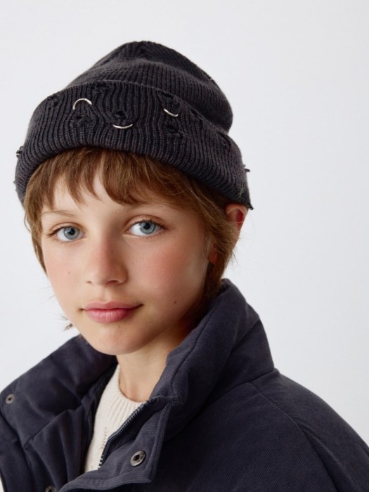 короткая шапка в стиле гранж детская из коллекции  archive 4680798087825 фотография