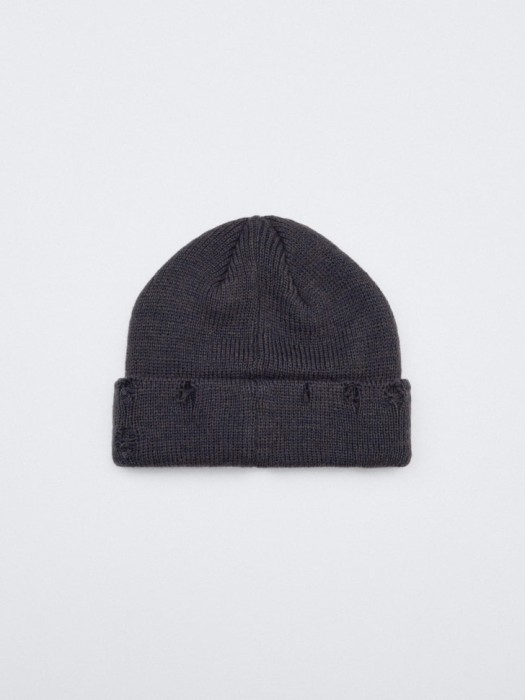 короткая шапка в стиле гранж детская из коллекции  archive по цене 999 руб вид справа
