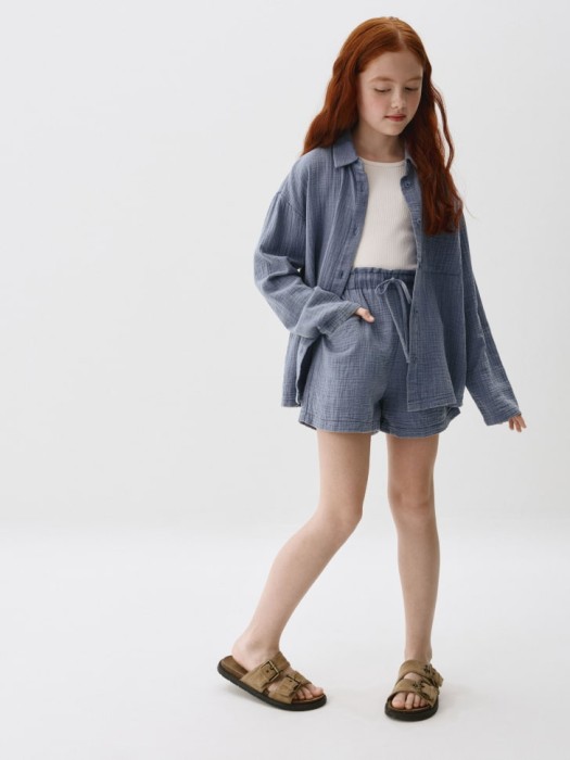 короткие шорты из муслина для девочек от бренда sela вид слева