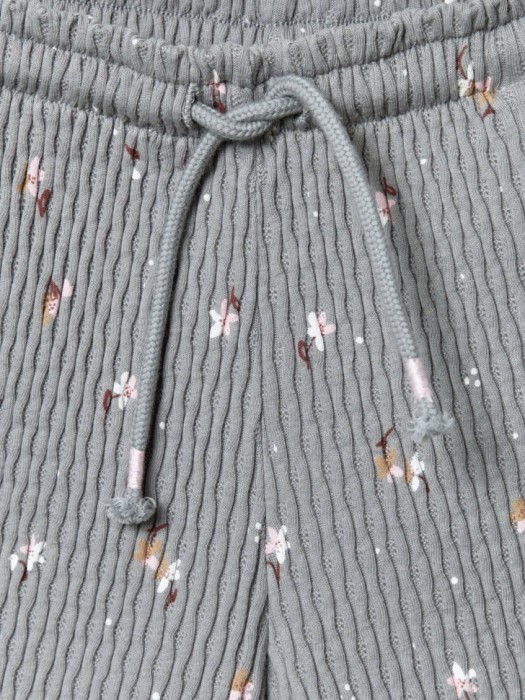 короткие шорты с принтом для девочек из россии вид сбоку