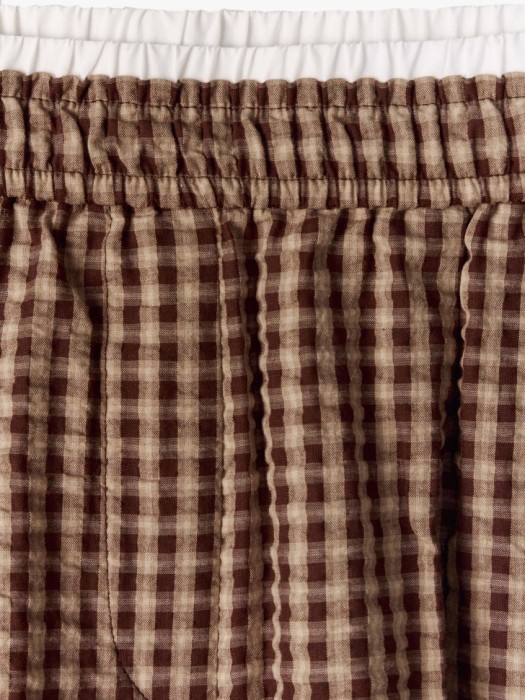 короткие шорты в клетку от бренда sela вид слева