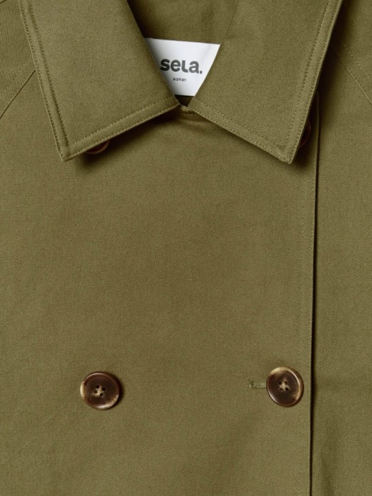 короткий двубортный тренч из твила универсального стиля с лицевой стороны