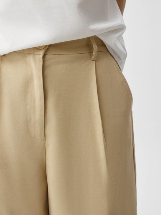 костюмные шорты на резинке по цене 1499 руб вид справа