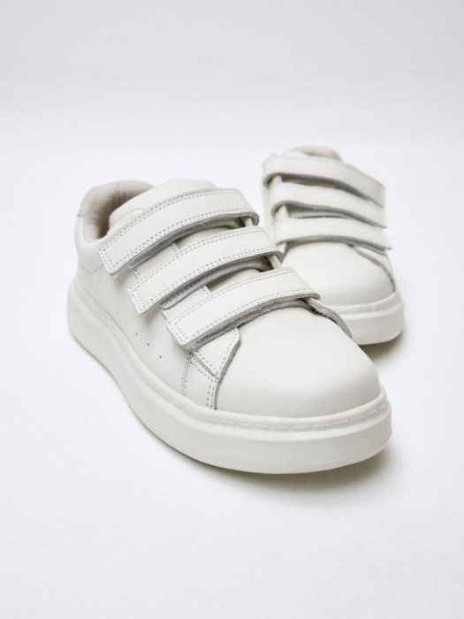 кожаные кеды на липучках детские от бренда sela вид слева