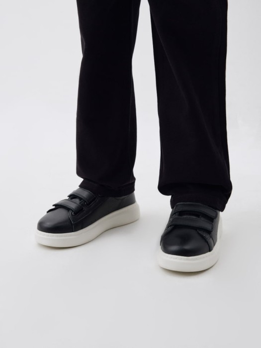 кожаные кеды на липучках детские по цене 3999 руб вид справа