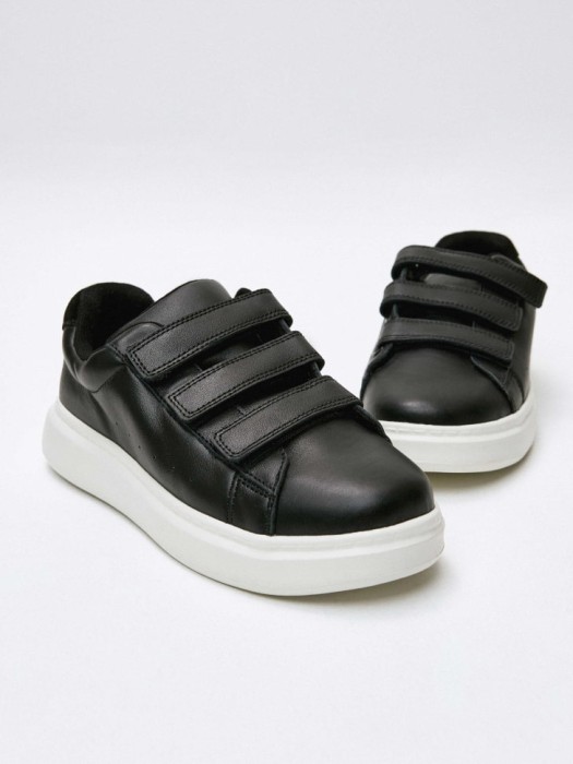 кожаные кеды на липучках детские от бренда sela вид слева