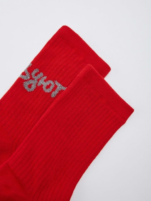 красные носки из коллекции  x мосфильм от бренда sela вид слева