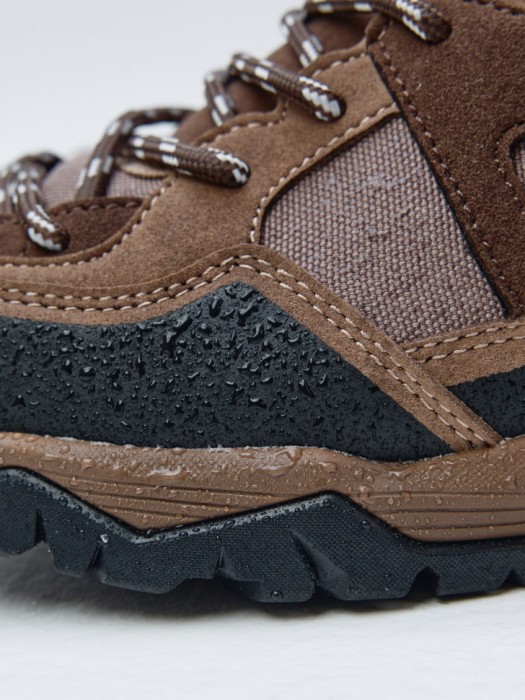 кроссовки из искусственного нубука и текстиля универсального стиля с лицевой стороны
