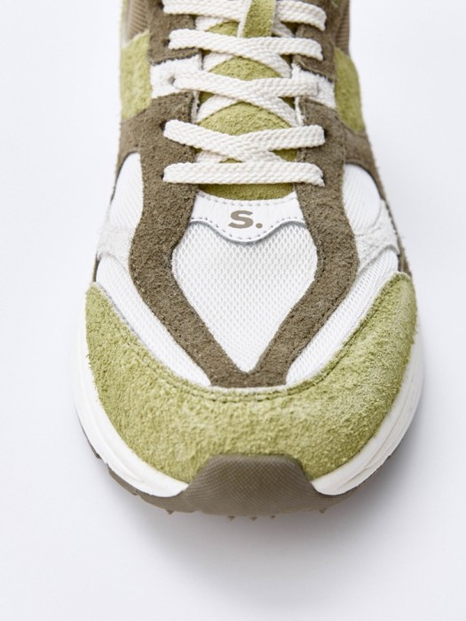 кроссовки из натуральной замши и текстиля из замши спереди