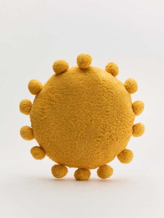 круглая декоративная подушка с помпонами детская 4610517253323 фотография