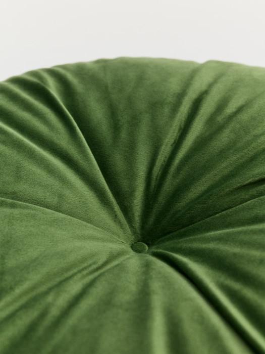 круглая декоративная подушка от бренда sela вид слева