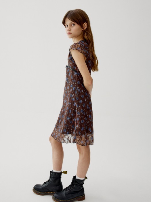 кружевное платье с цветочным принтом для девочек от бренда sela вид слева