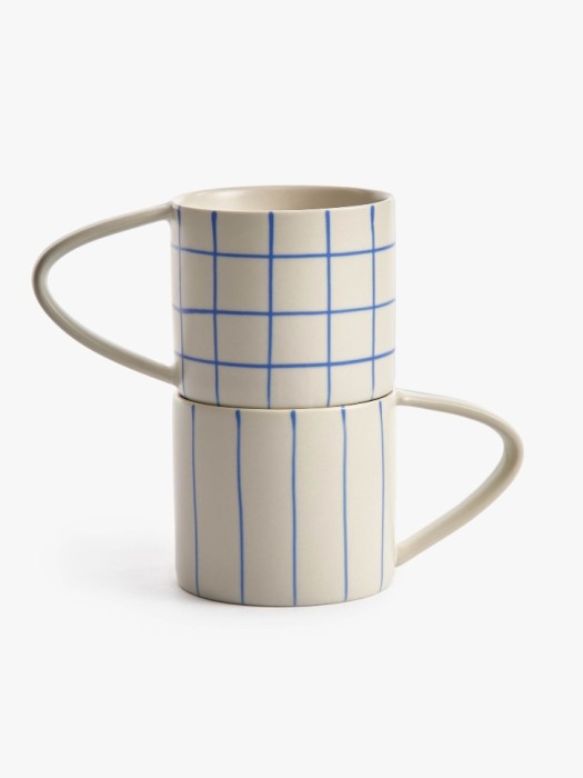кружка из каменной керамики в полоску от бренда sela вид слева