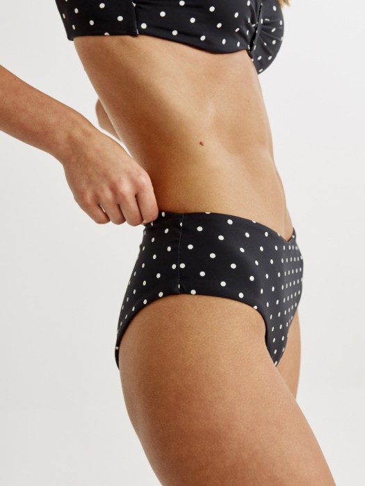 купальные трусы-слипы с принтом по цене 1599 руб вид справа