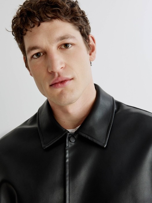 куртка из экокожи из россии вид сбоку