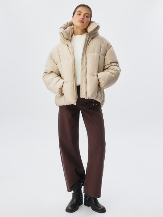 куртка оверсайз с капюшоном от бренда sela вид слева