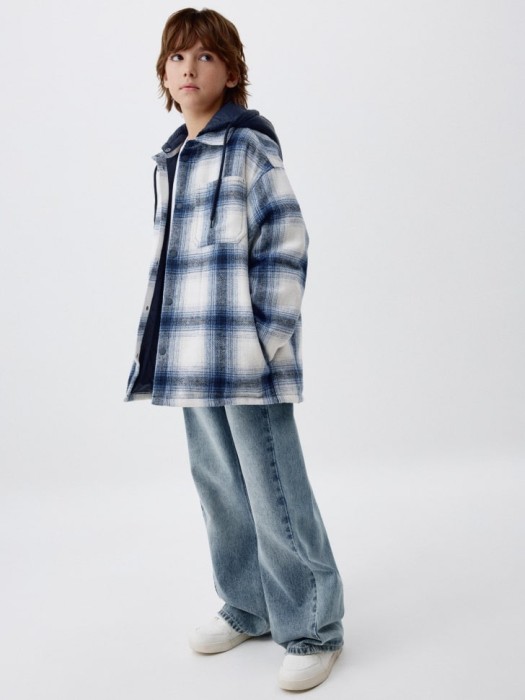 куртка-рубашка в клетку с капюшоном детская от бренда sela вид слева