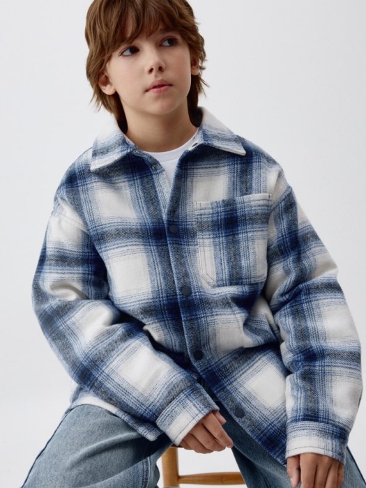 куртка-рубашка в клетку с капюшоном детская универсального стиля с лицевой стороны