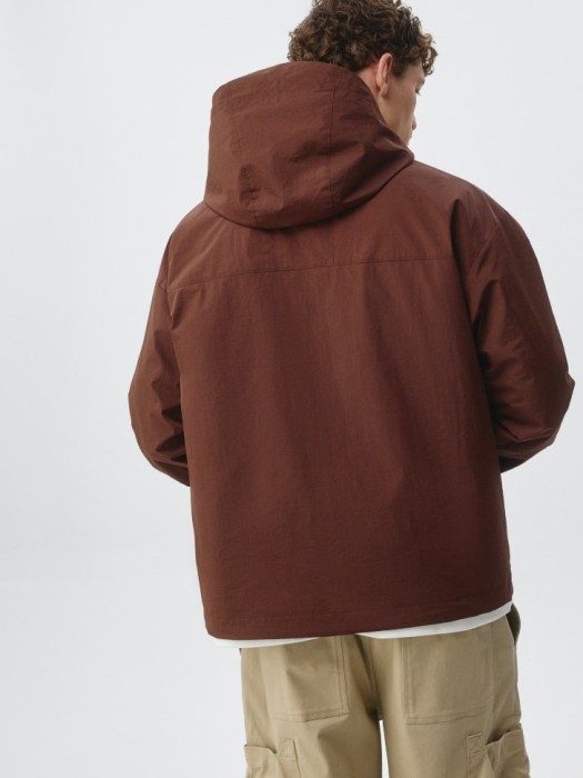 куртка с капюшоном по цене 2999 руб вид справа