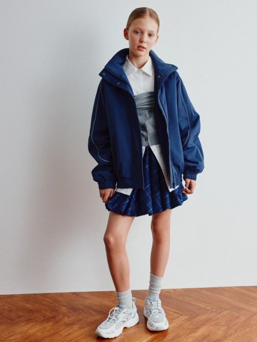 куртка в спортивном стиле для девочек по цене 1799 руб вид справа